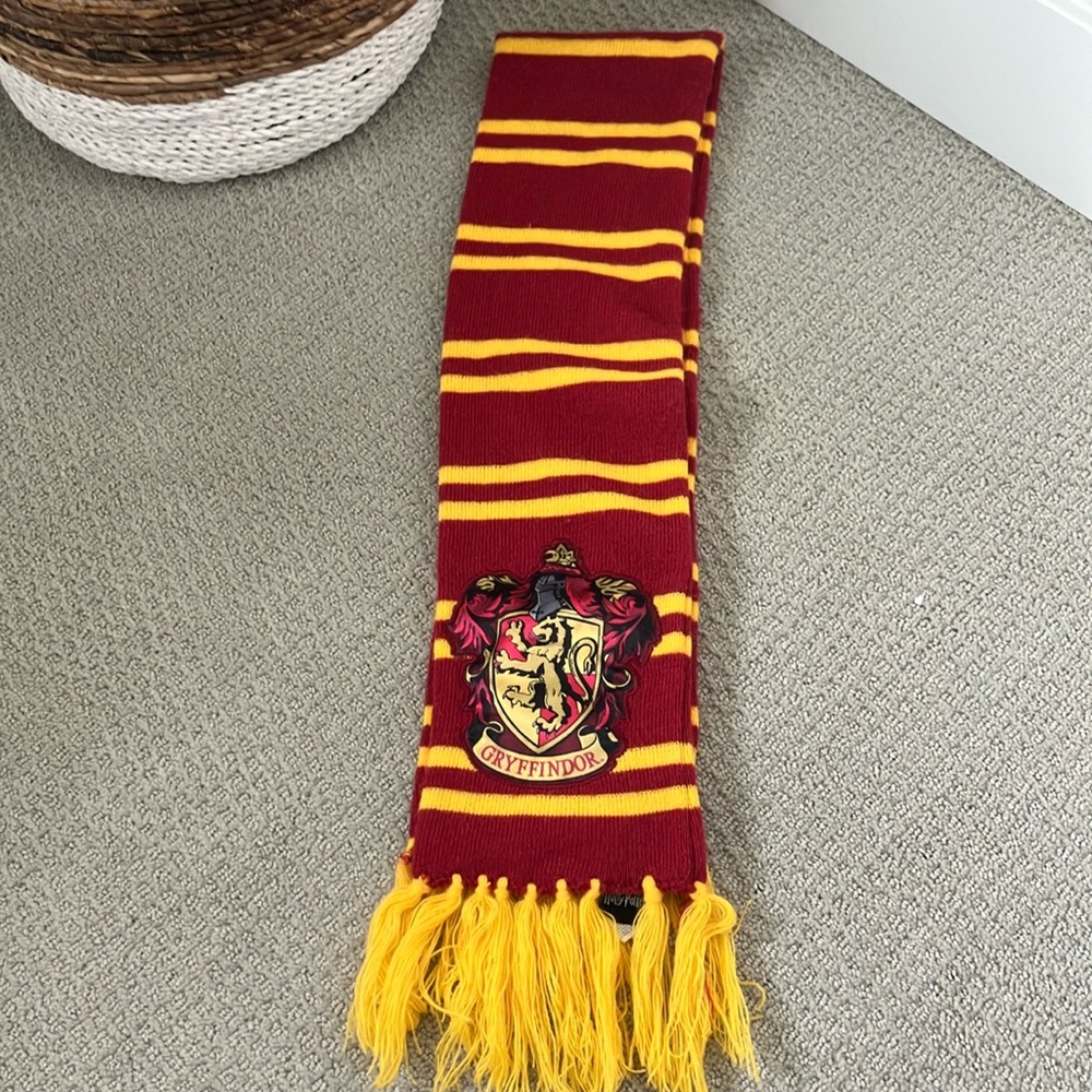 Harry Potter gryffindor scarf